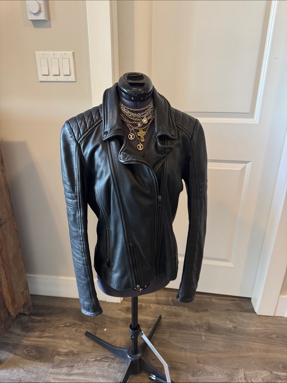Ladies Quilted-Shoulder Leather Moto Jacket - sz 38/small (scuffs)